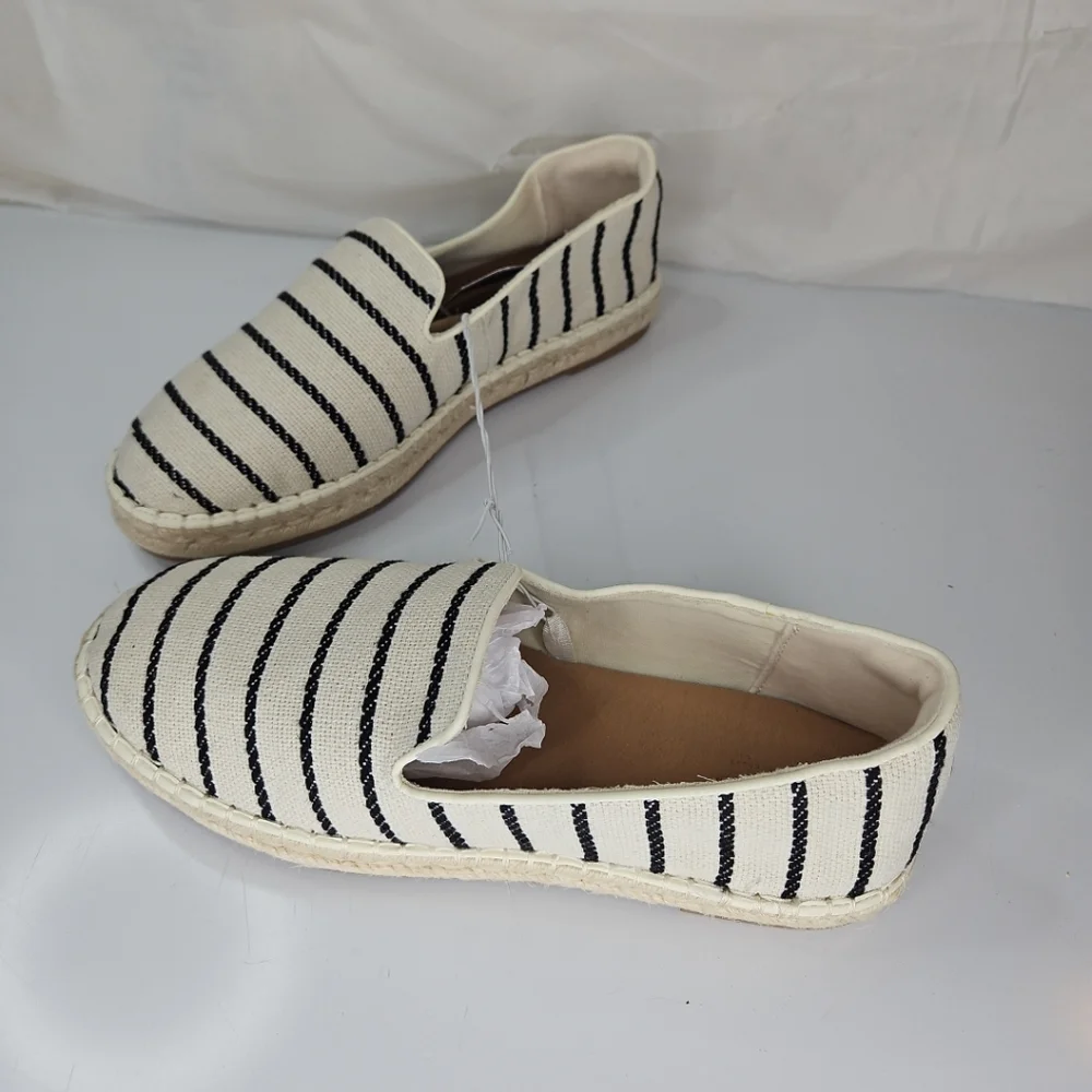 Universal Thread comfortable womens